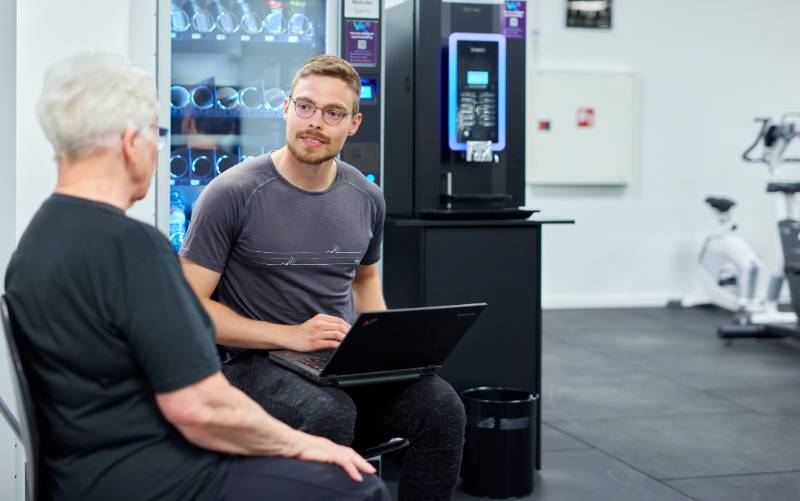 senior hold med fysioterapeut i fys og sund 2